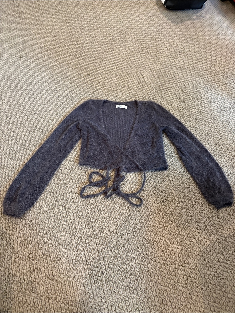 Hollister fuzzy Wrap Cropped Shrug Sweater - Dark Charcoal